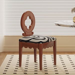 Chaise <span class=keywords><strong>de</strong></span> salle à manger en bois massif <span class=keywords><strong>de</strong></span> style nordique pour restaurant, design créatif à quatre feuilles <span class=keywords><strong>de</strong></span> trèfle, chaise avec dossier, mobilier <span class=keywords><strong>de</strong></span> salle à manger, chaise en bois - Product Image 5