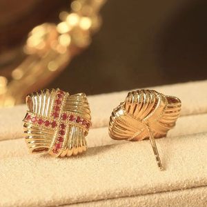 Boucles d'oreilles clous vintage Xinfly en or jaune 18 carats, forme coussin tendance, bijoux classiques et élégants pour mariage, fête, fiançailles, cadeau - Product Image 1