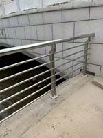 Système de garde-corps en acier inoxydable moderne pour balcon extérieur/veranda extérieure, installation en DIY, résistant à l'eau, à la rouille et aux UV
