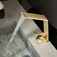 Robinet de lavabo cascade monocommande en céramique doré brossé, style luxe léger, pour meuble de salle de bain, eau chaude et froide
