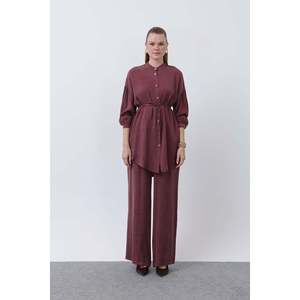 Ensemble tunique et pantalon pour femme Puane, couleur bordeaux, avec détails boutonnés et col montant - Tenue élégante et modeste en deux pièces pour tous les jours - Product Image 2