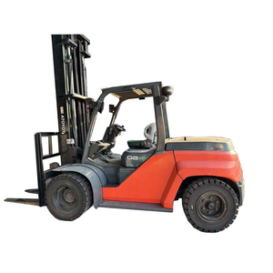 Chariot élévateur Toyota de 6 tonnes d'occasion à deux mâts Capacité de levage élevée jusqu'à 4 mètres pour une manutention efficace des matériaux - Product Image 1