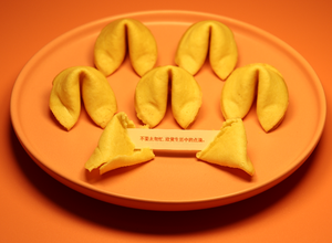 بسكويت الحظ الأكثر مبيعًا بنكهات مختلفة ونصوص ذات معنى، وجبات خفيفة مخصصة، كوكيز الحظ الحلوة - Product Image 2