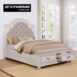 Set Camera da Letto Classico in Legno Massello Oversize King/Queen Size, Mobili di Lusso in Stile Europeo per Appartamenti e Ville di Alta Gamma - Product Image 4