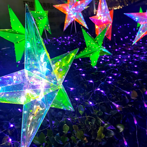 Guirlande lumineuse de Noël à pendentifs étoiles changeant de couleur, disposée en forme de galaxie flottante pour les espaces festifs modernes - Product Image 1
