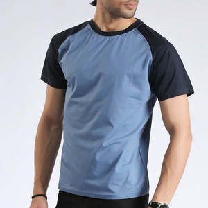 เสื้อยืดผู้ชายน้ำหนักเบา ปรับแต่งได้ เป็นมิตรกับสิ่งแวดล้อม บริการ OEM สไตล์สตรีทแวร์สุดเท่ ระบายอากาศได้ดี เหมาะสำหรับใส่ในช่วงฤดูร้อน - Product Image 1