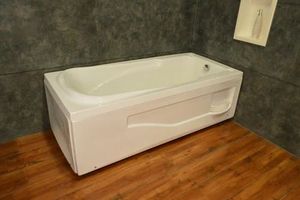 Baignoire autoportante rectangulaire blanche moderne avec robinet mural et douchette à main - Product Image 5