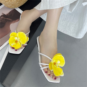 Sandales plates blanches d'été pour femmes, confortables, respirantes, légères, antidérapantes en TPR, motif floral tendance pour jeunes filles - Product Image 6