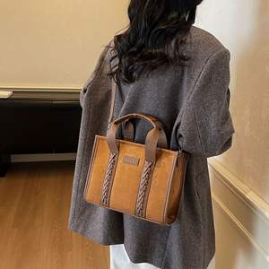 Bolso de Hombro Cruzado de Moda de Invierno para Mujer, de PU, con Asa Única, Cremallera y Forro de Poliéster, Elegante y Estilizado, Tamaño Mediano - Product Image 3