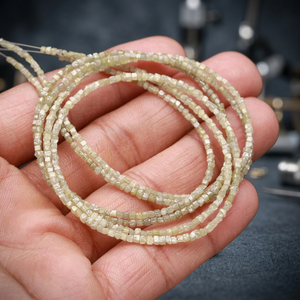 Cuentas de Diamante Natural Amarillo Sin Cortar AAA+ de 1.5-2.5 mm, Caja Cuadrada de 15 Pulgadas para la Fabricación de Joyas - Product Image 3