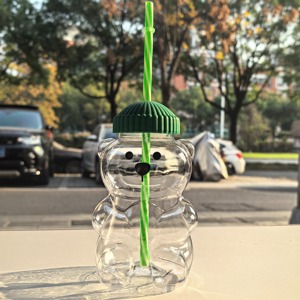 D5144 Copos de Plástico em Forma de Urso de Pelúcia com Design Clássico, Copos de Café e Suco para Uso em Restaurantes - Product Image 3