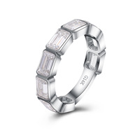 Fine Jewelry Emerald Cut Moissanite Bagues de fiançailles pour hommes et femmes 14k/18k Or jaune Bague en diamant unique