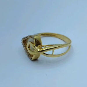 Élégante bague goutte d'eau en or 22 carats avec incrustation de nacre et pavé de zirconiums étincelants, motif boucle infinie, bijou de luxe pour femme - Product Image 2