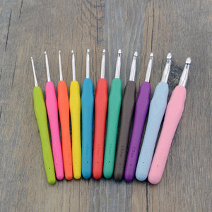 Aiguilles à tricoter TPR poignée en caoutchouc souple crochets en aluminium pour tricot bricolage outil de tissage Kit tressé 11 pièces/ensemble - Product Image 3