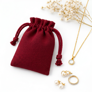 Bolsa de Regalo Pequeña y Resistente con Cordón y Borla, de Lino y Algodón Color Borgoña, con Logotipo Personalizado, para Joyería - Product Image 3