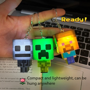 Venta al por mayor: Nuevo y creativo llavero de PVC con diseño de minero de <span class=keywords><strong>Minecraft</strong></span>, linterna y colgante para bolso, juguete pequeño luminoso 3D. - Product Image 4