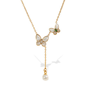 Collier pendentif papillon avec chaîne en or et pompon de perles pour femme, à porter au quotidien - Product Image 5