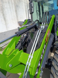 Rueda Motriz Económica con Motor Ce Epa V de 1200 kg, Cabina Delantera con Cubo, Techo y Varios Accesorios - Product Image 6