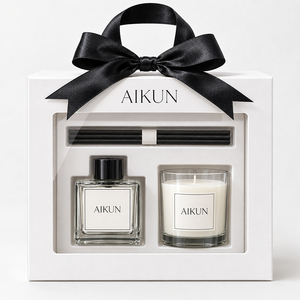 Aikun - Juego de Velas Aromáticas en Caja de Vidrio Cúbica de 100 ml con Etiqueta Negra y Cinta, Cualquier Aroma, Larga Duración, Bajo MOQ, Respuesta Rápida para Empresas en Crecimiento - Product Image 1