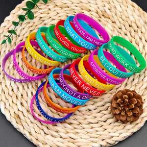 กำไลข้อมือซิลิโคนพิมพ์ลายโลโก้คำคมสร้างแรงบันดาลใจปี 2025 กำไลข้อมือแบบกำหนดโลโก้เองได้ - Product Image 6