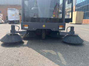 Nueva Fregadora de Pisos Autopropulsada Eléctrica a Batería, Compacta, para <span class=keywords><strong>Limpieza</strong></span> de Estacionamientos y Garajes - Product Image 4