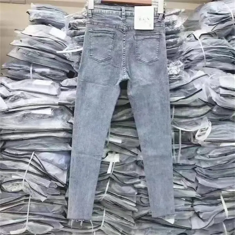 Großhandel gebündelte gemischte Verpackung Stocked Products Großhandel gemischte Verpackung Verkauf Frauen Jeans Kleidung