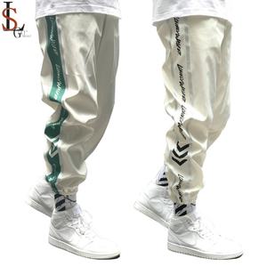Nouveauté Pantalons décontractés en nylon pour hommes Track Runners avec bande réfléchissante 3M Unisexe Hip Hop Pantalons de mode pour hommes - Product Image 1
