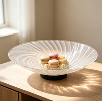 Bol à fruits en verre blanc texturé avec base noire, plat de service décoratif en verre à large ouverture pour la décoration de table à la maison