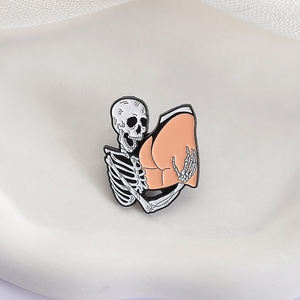 面白いスケルトンバットエナメルピンクリエイティブスカルメタルブローチラペルピンバッジバックパックアクセサリーハロウィーンパンクジュエリーギフト - Product Image 3