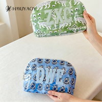 Ensemble de trousses de toilette en PVC imprimé batik rose avec monogramme personnalisé, 2 pièces, pochette de maquillage imperméable en vinyle avec initiales appliquées