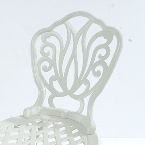 Conjunto de Comedor de 3 Piezas para Exteriores, Balcón, Patio, <span class=keywords><strong>Terraza</strong></span>, Jardín, <span class=keywords><strong>Mesa</strong></span> <span class=keywords><strong>Redonda</strong></span> de Aluminio Fundido y 2 Sillas - Product Image 4