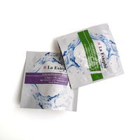 Sachet personnalisé imprimé pour masques faciaux, pochette à trois soudures avec encoche de déchirement facile pour solutions d'emballage de marques de soins de la peau