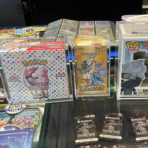 Étui de présentation magnétique en acrylique personnalisé avec support pour les boosters de cartes Pokémon/Yugioh - Vitrine de collectionneur - Product Image 5