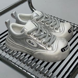 Zapatos <span class=keywords><strong>de</strong></span> mujer <span class=keywords><strong>de</strong></span> lujo <span class=keywords><strong>de</strong></span> diseñador, <span class=keywords><strong>de</strong></span> cuero auténtico, con diseño <span class=keywords><strong>de</strong></span> boca abierta y sonrisa, estilo 'ugly cute', <span class=keywords><strong>de</strong></span> punta ancha, con acabado pulido y efecto desgastado, planos y casuales. - Product Image 2
