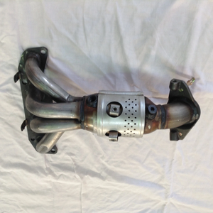Nouveaux convertisseurs catalytiques à trois voies à haut débit pour Nissan <span class=keywords><strong>XTrail</strong></span> T30 2.5l 2001-2007 convertisseur catalytique d'échappement pour voiture - Product Image 5