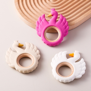 Jouet à mâcher à dents de cygne pour bébé, matériau en bois et silicone <span class=keywords><strong>avec</strong></span> hochet, sucette en forme d'ours, échantillons gratuits - Product Image 4