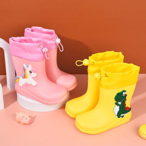 Bottes de <span class=keywords><strong>pluie</strong></span> d'extérieur pour enfants en gros, directement de l'usine, mignonnes, à motifs de dessins animés, unisexes, imperméables, pour garçons et filles, stock en vrac - Product Image 1