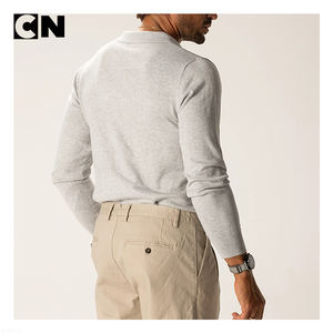 Suéter con Certificación GRS, Fabricante de Suéteres, Logotipo Personalizado, Suéter Polo de Punto Casual Gris Claro para Hombre, de Viscosa y Poliéster, con Ribetes - Product Image 4