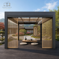Pergola bioclimatique manuelle en aluminium imperméable avec structure thermolaquée pour l'extérieur, le jardin, la terrasse et la cour.