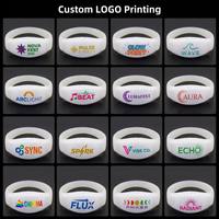 Bracelet LED activé par la musique avec logo personnalisé Bracelet en silicone avec lumière flash contrôlée par le son pour les fêtes Bracelets promotionnels