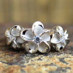 Anello Vintage Francese con Fiore e Cristallo per Donne, Accessorio Minimalista ed Elegante per Uso Quotidiano - Product Image 2