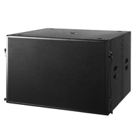 Système de sonorisation extérieur avec enceintes line array doubles de 10 pouces, caisson de basses de 18 pouces, microphone et table de mixage DJ