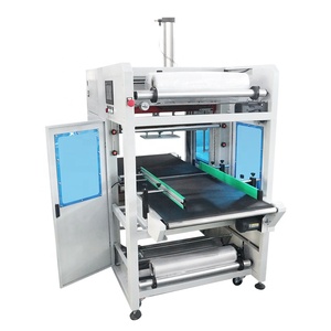 Machine d'emballage et de conditionnement entièrement automatique pour barquettes en carton, boîtes en carton et manchons, avec film rétractable PE et convoyeur à bande - Product Image 4