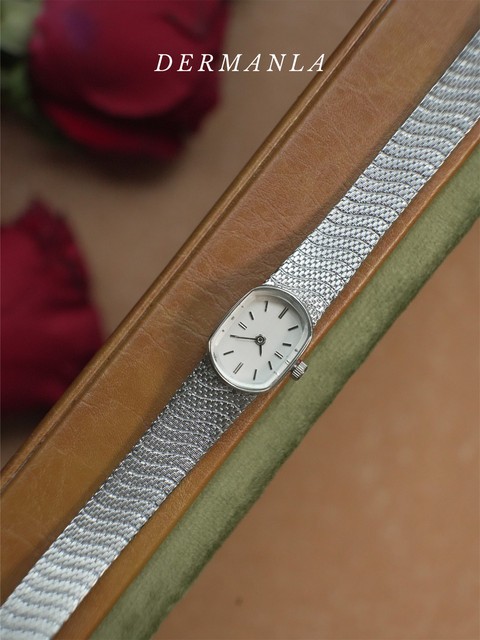 Luxury Gold Ladies' Watch Retro Exquisite Quartz Wristwatch 2026 New Style Bangle Watch