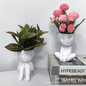 Vase abstrait miniature, figurine, pot de fleurs en résine synthétique, fait main, présentoir floral de bureau, style nordique minimaliste - Product Image 1