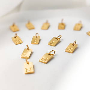 EManco DIY Bijoux pour enfants en acier inoxydable, pendentif unisexe avec lettres gravées, 26 lettres de A à Z, plaqué argent/or - Product Image 6