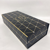 Boîte en papier rigide imprimé noir blanc avec logo personnalisé Boîtes cadeaux en carton pliantes recyclables pour vêtements chaussures matériaux recyclés