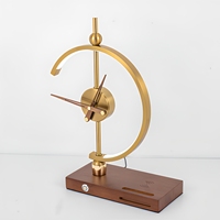 Lampe de bureau LED avec horloge, charge sans fil, lumière de nuit à intensité variable, arc en métal doré pour chambre d'hôtel, salon