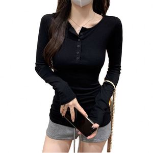 T-shirts personnalisés en gros pour femmes – T-shirt court d'été doux, uni, sexy et ajusté pour femmes - Product Image 1