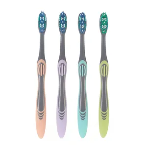 Brosse à dents en gros chine fournisseur de brosse à dents vente directe poignée en caoutchouc en plastique brosse à dents domestique pour adultes
